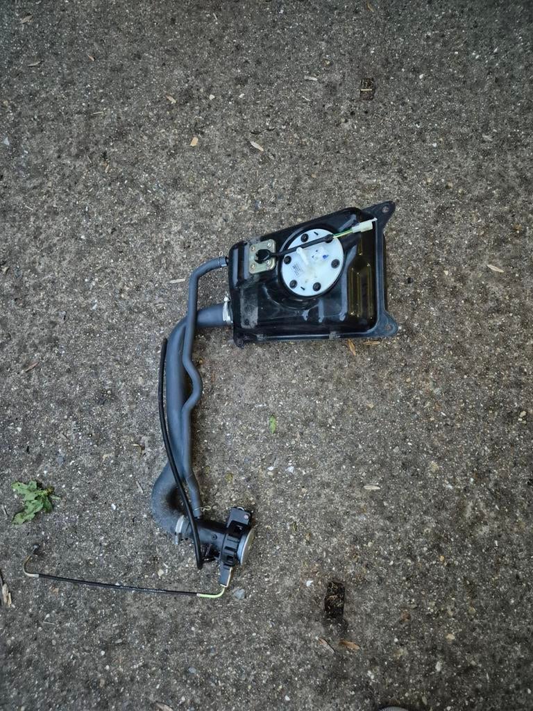Sym mio 50i brandstoftank met pomp, Ophalen of Verzenden, Gebruikt, Overige typen, SYM