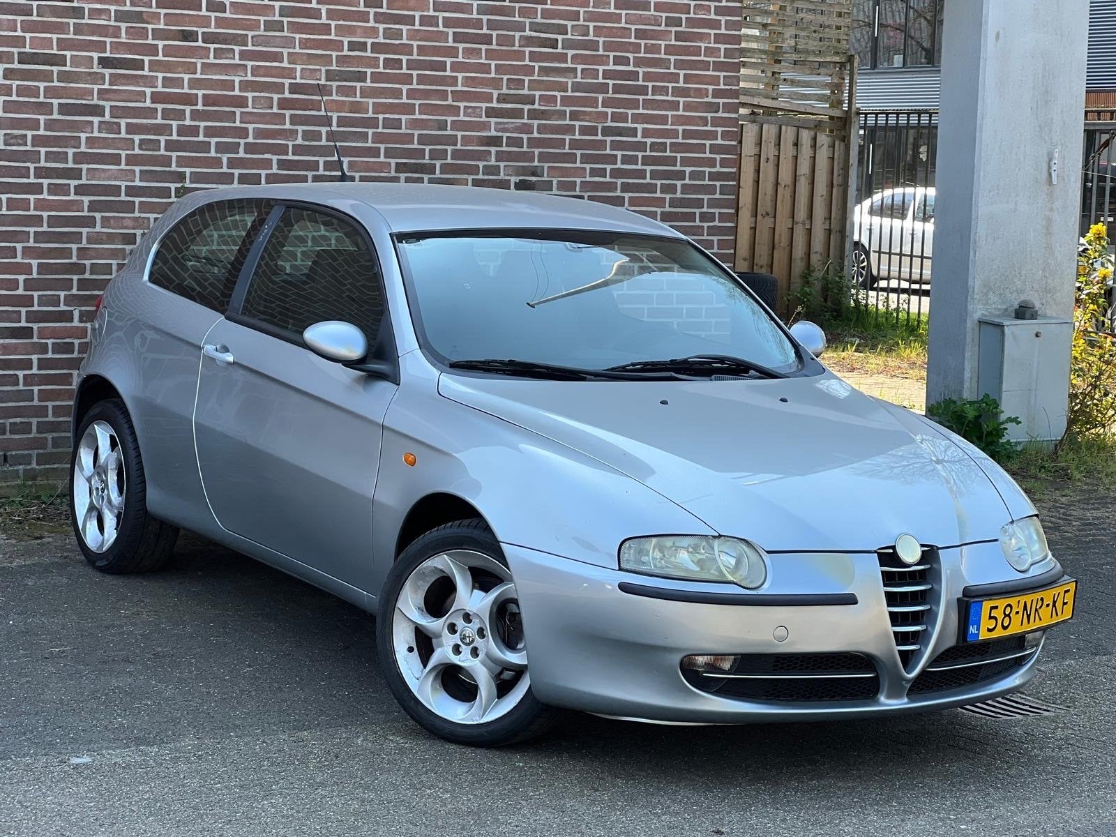 Alfa Romeo 147 1.6 | 1e Eigenaar | Slechts 74.000 km, Auto's, Alfa Romeo, Voorwielaandrijving, Stof, Zwart, 4 cilinders