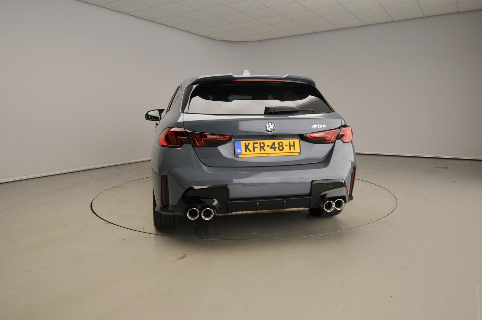 BMW 1 Serie 5-deurs M135 xDrive | M-Sportpakket | LED | Navi, Auto's, Gebruikt, 4 cilinders, Met garantie (alle), Bedrijf