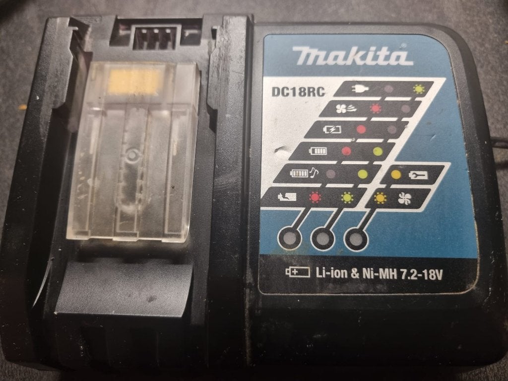 MAKITA 18v Acculader plus ACCU, Ophalen of Verzenden, Gebruikt