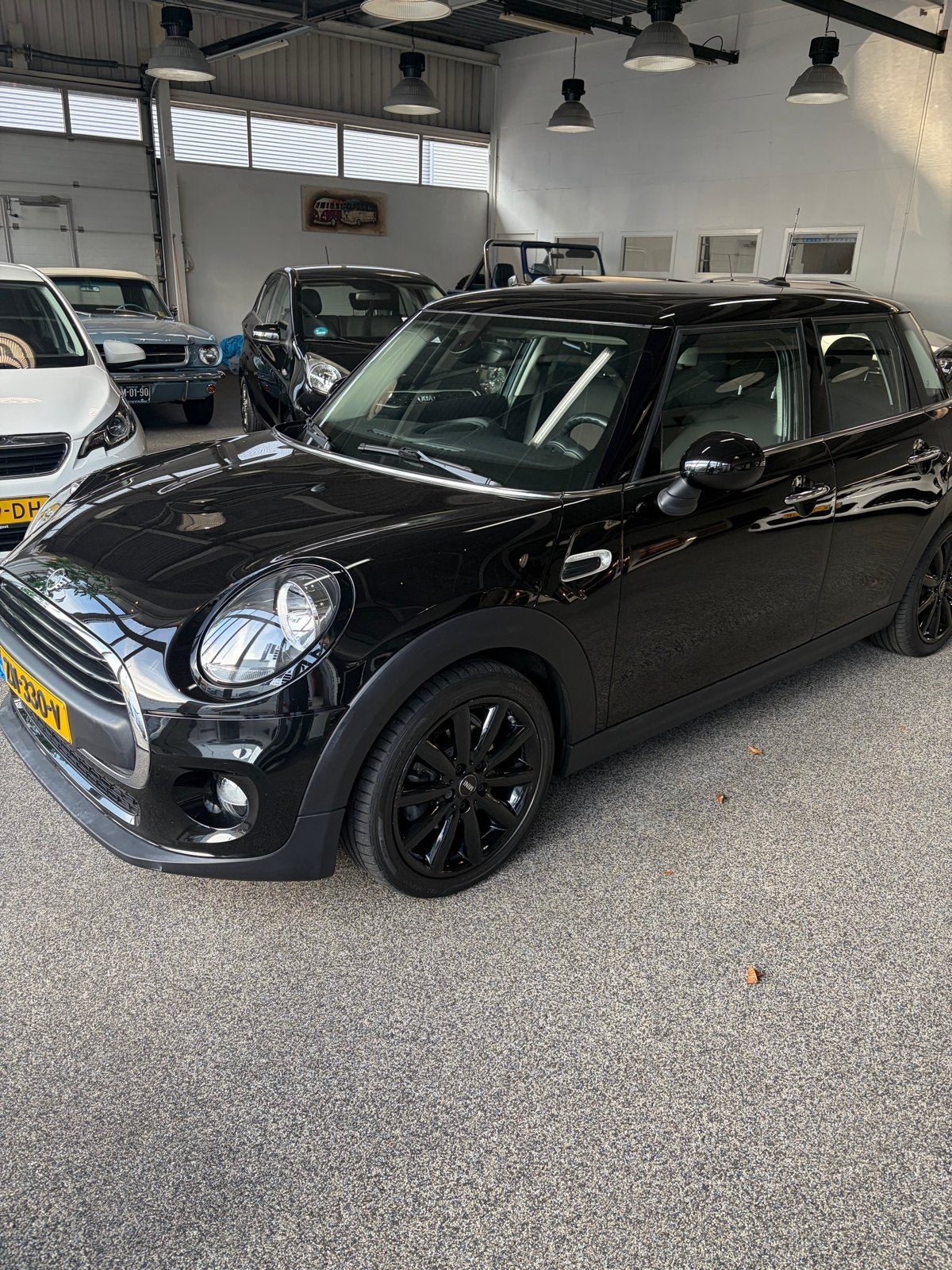 Mini 5-deurs (f55) 1.5 102pk 2019 Zwart, Auto's, Voorwielaandrijving, Zwart, 1175 kg, Handgeschakeld