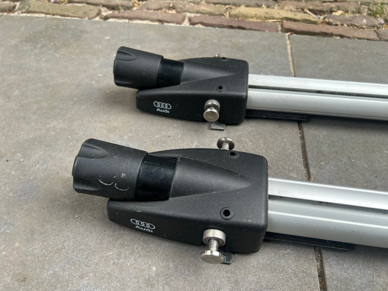 2x Audi Fietsendrager Dak (ES005783) Racefiets/Mountainbike, Auto diversen, Fietsendragers, Ophalen, 2 fietsen, Gebruikt, Dakdrager