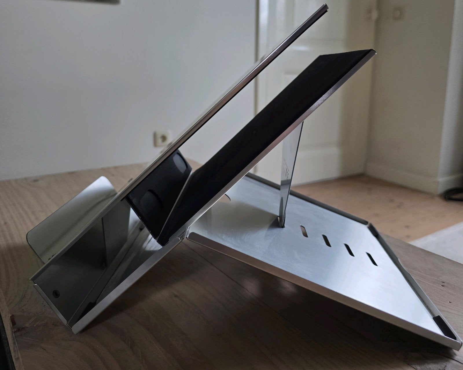Bakker Elkhuizen Ergo-Q 260 Laptopstandaard, Ophalen of Verzenden, Zo goed als nieuw, BakkerElkhuizen, In diepte verstelbaar