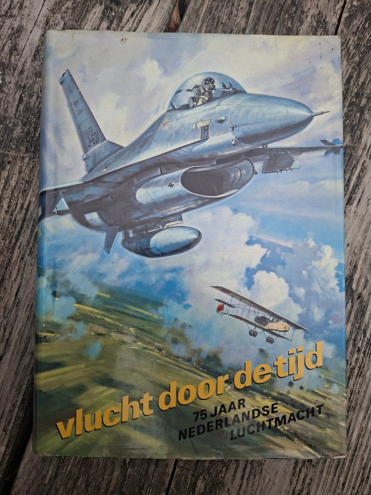 Vlucht door de tijd: 75 jaar Nederlandse Luchtmacht, Boeken, Ophalen of Verzenden, Zo goed als nieuw, Overige onderwerpen, Onbekend