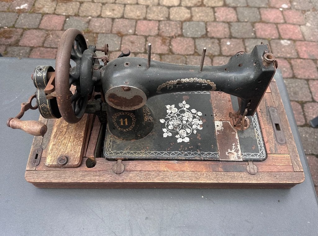 Antieke PFAFF handnaaimachine ca. 1910-1925, Ophalen