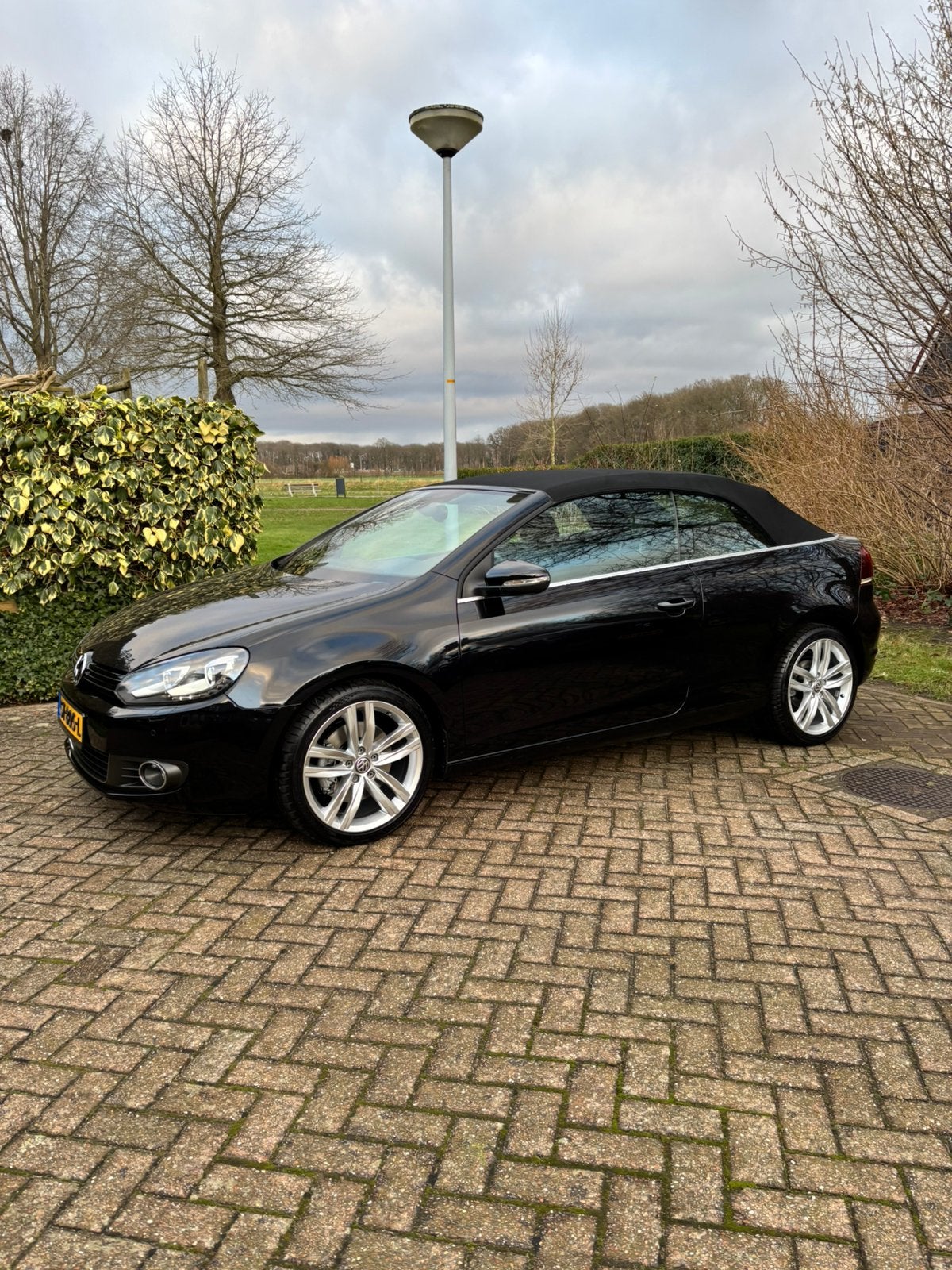 Volkswagen Golf Cabriolet 1.4 TSI 118KW  2011 Zwart, Voorwielaandrijving, 4 cilinders, Cabriolet, 75 €/maand