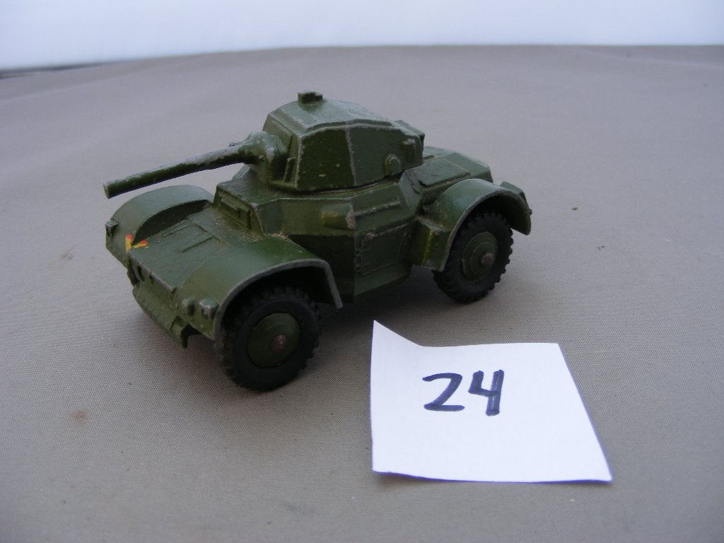 Armoured car dinky tpys 670 (24), Ophalen of Verzenden, Gebruikt, Bus of Vrachtwagen, Dinky Toys