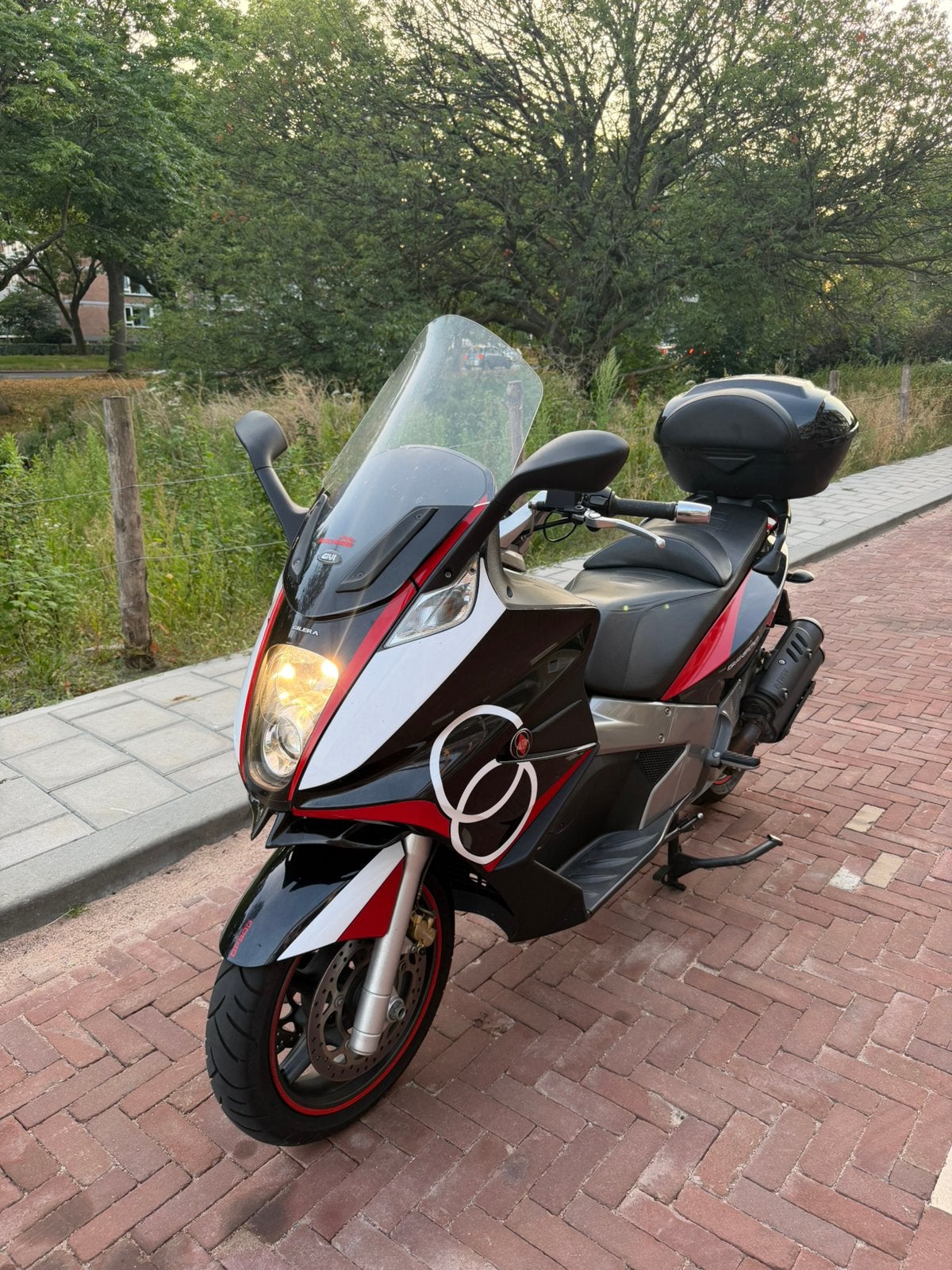 GP800 special edition, Motoren, 2 cilinders, Particulier, Meer dan 35 kW, Toermotor