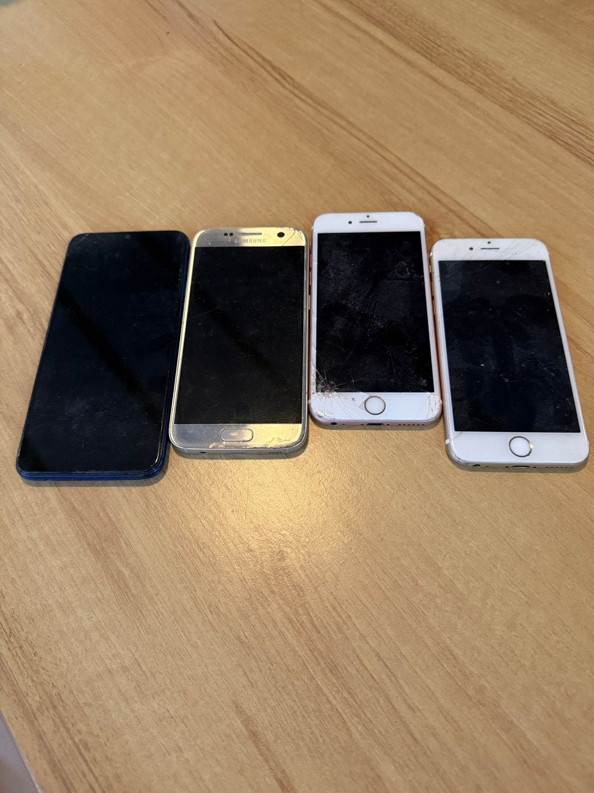 Partij van 4 smartphones: Huawei, Samsung, 2x iPhone, Overige modellen, Ophalen of Verzenden, Zonder simlock, Niet werkend