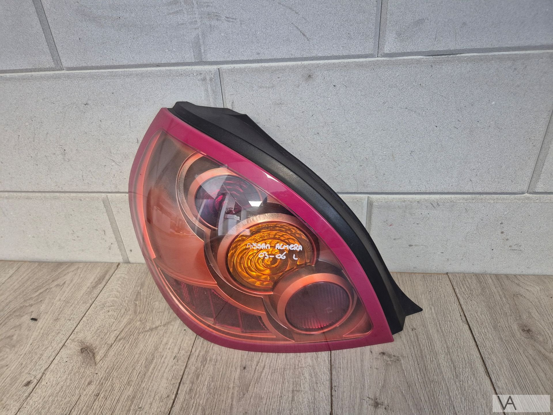 Achterlicht links van Nissan Almera hatchback 2003 - 2006, Auto-onderdelen, Gebruikt, -, -, Ophalen of Verzenden