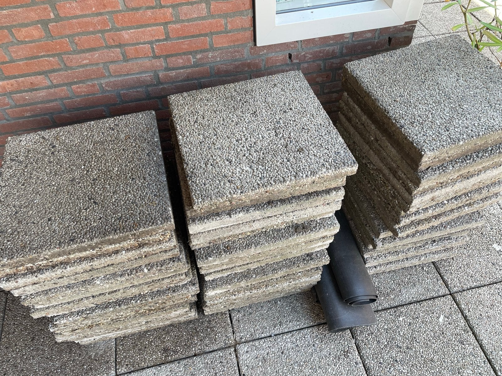 Ongeveer 85 gebruikte terrastegels (50 X 50), Tuin en Terras, Tegels en Klinkers, Ophalen, Gebruikt, 10 m² of meer, Beton