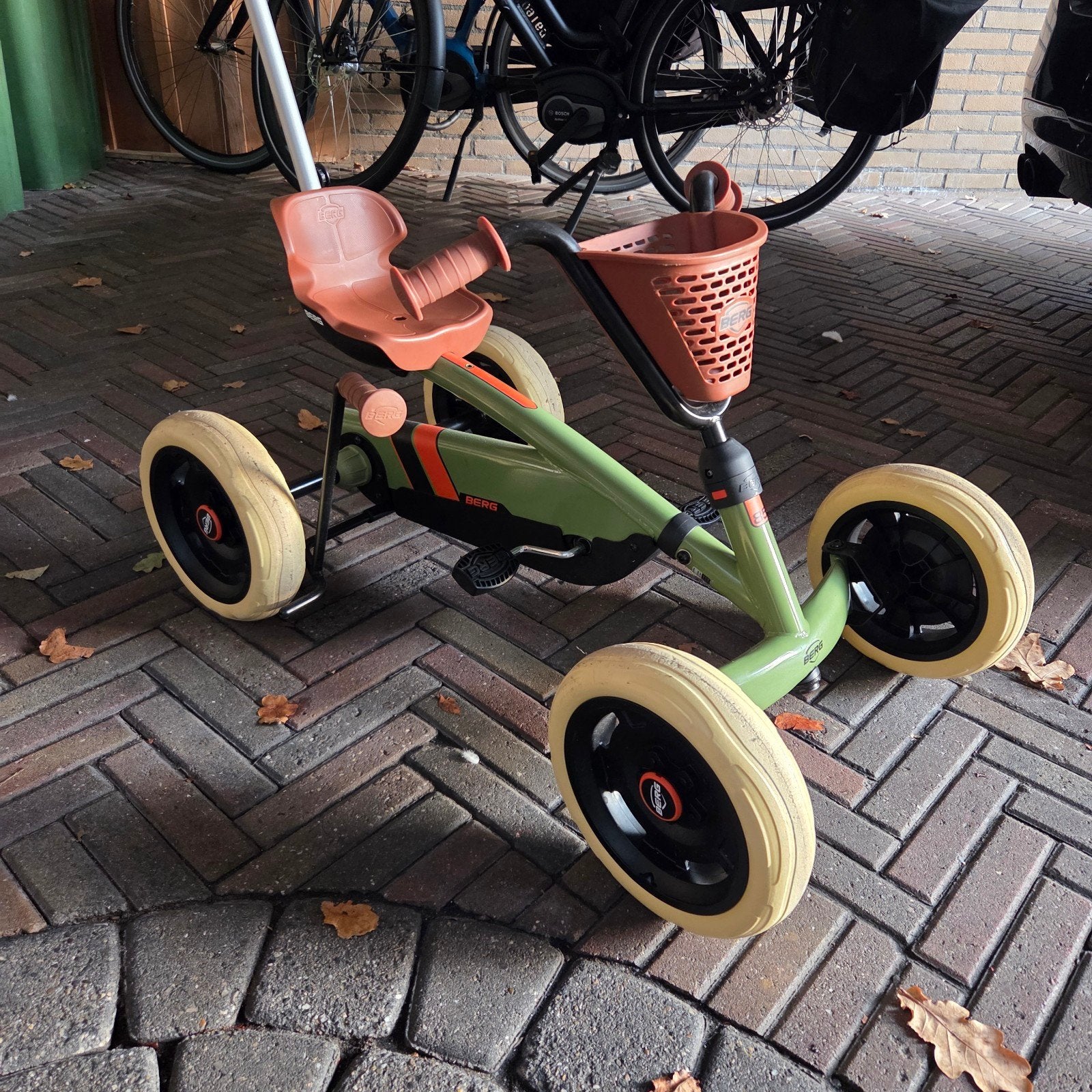 BERG Buzzy skelter met duwstang -  nieuw, Kinderen en Baby's, Ophalen of Verzenden