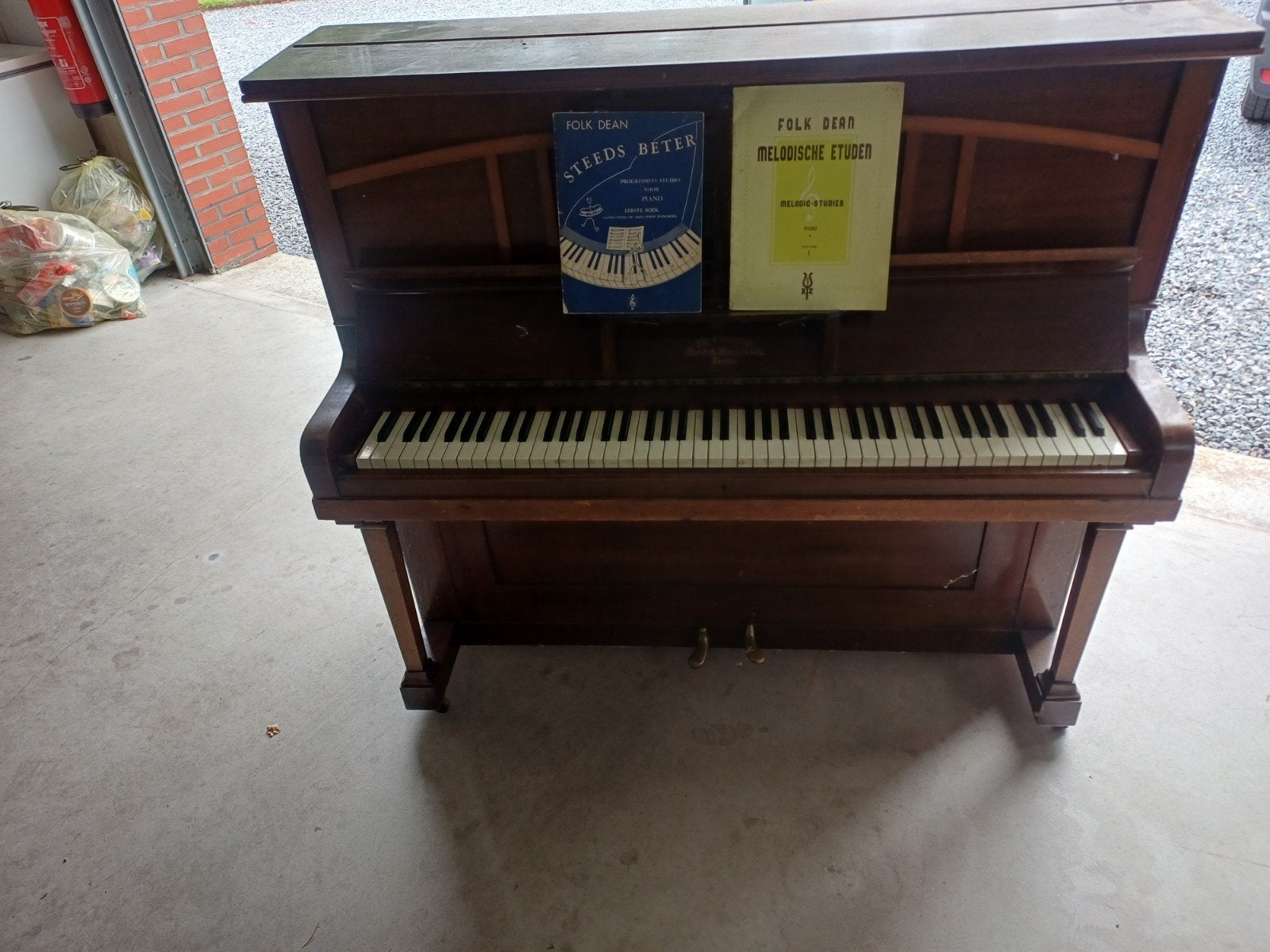 piano, moet wel gestemd worden, Ophalen, Gebruikt, Bruin