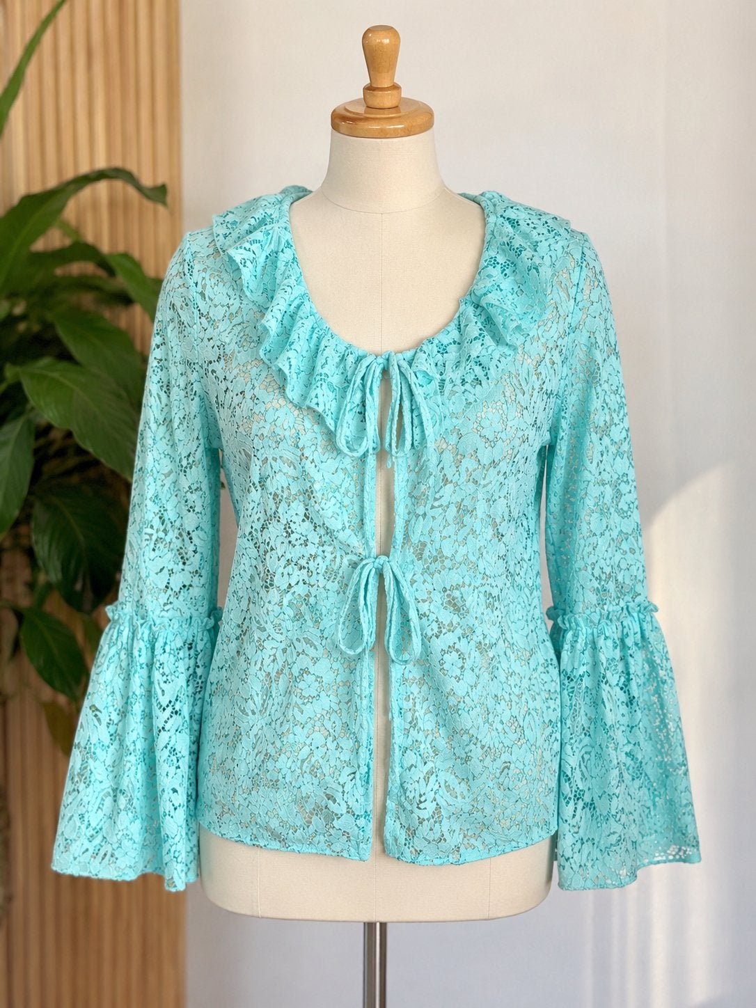 Kanten blouse, Kleding | Dames, Blouses en Tunieken, Ophalen of Verzenden, Nieuw, Maat 38/40 (M), Blauw