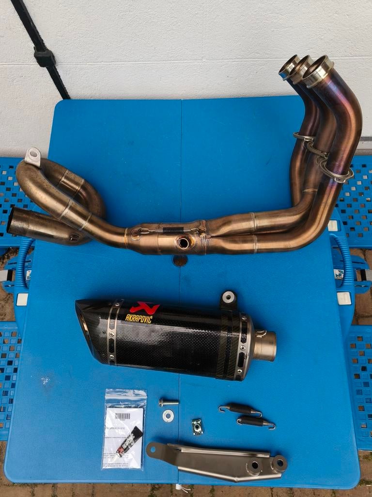Akrapovic Racing Line Carbon MT 09/XSR 900/Tracer 900, Ophalen
