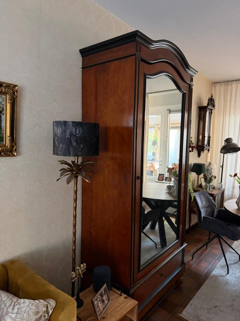 Antieke mahoniehouten kast met spiegel en legplanken, Antiek en Kunst, Antiek | Meubels | Kasten, Ophalen
