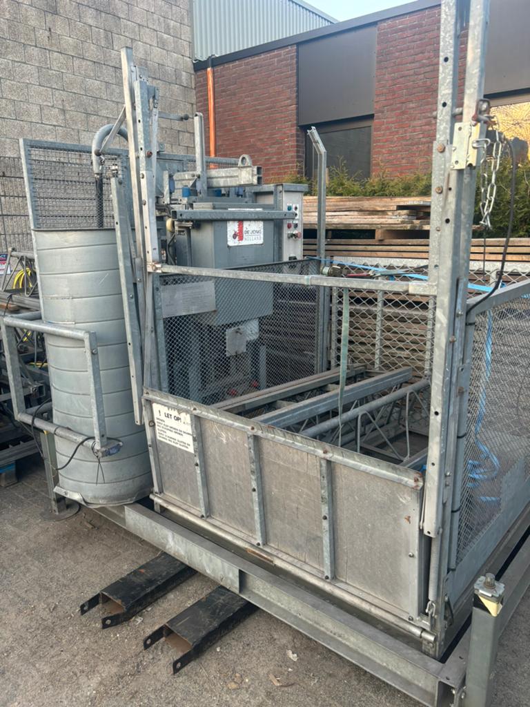 De Jong Holland Bouwlift MP50 - 2005 - 500 kg - 25 mastdeel, Doe-het-zelf en Verbouw, Bouwliften, Ophalen, Zo goed als nieuw, Bouwlift