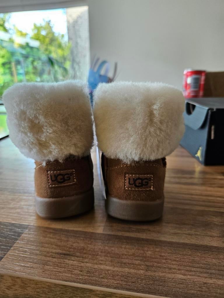 Uggs babyschoentjes maat 18, Schoentjes, UGG, Jongetje of Meisje, Nieuw