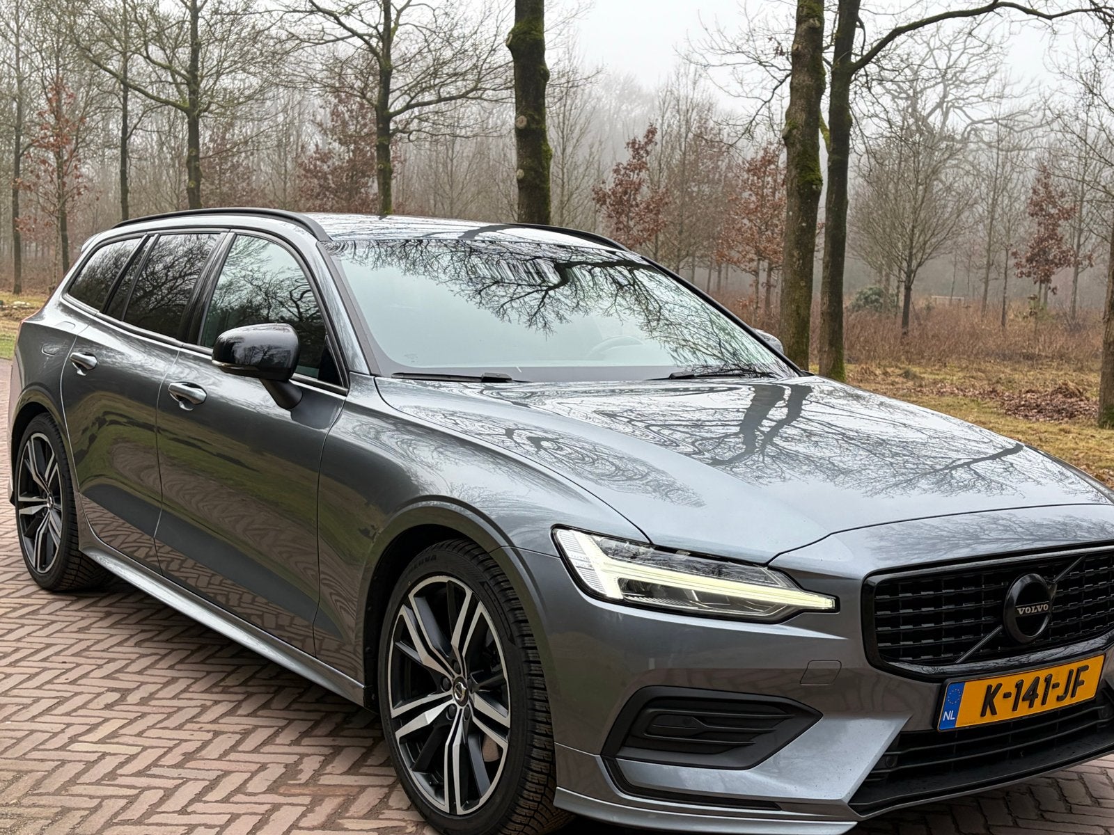 Volvo V60 B3 163pk Geartronic Mild Hybrid 2021 Grijs, Auto's, Volvo, 1800 kg, Zwart, 4 cilinders, 1969 cc