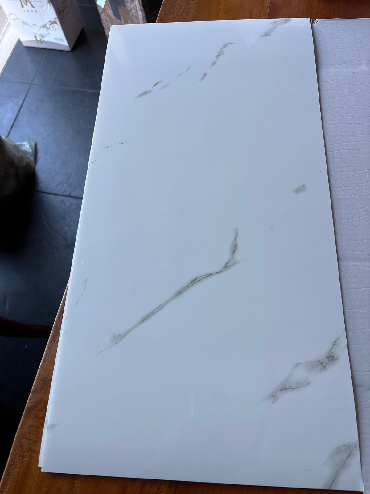 Wit plakplastic met Marmerlook - Nieuw, Overige typen, Nieuw, Ophalen of Verzenden, 10 m² of meer