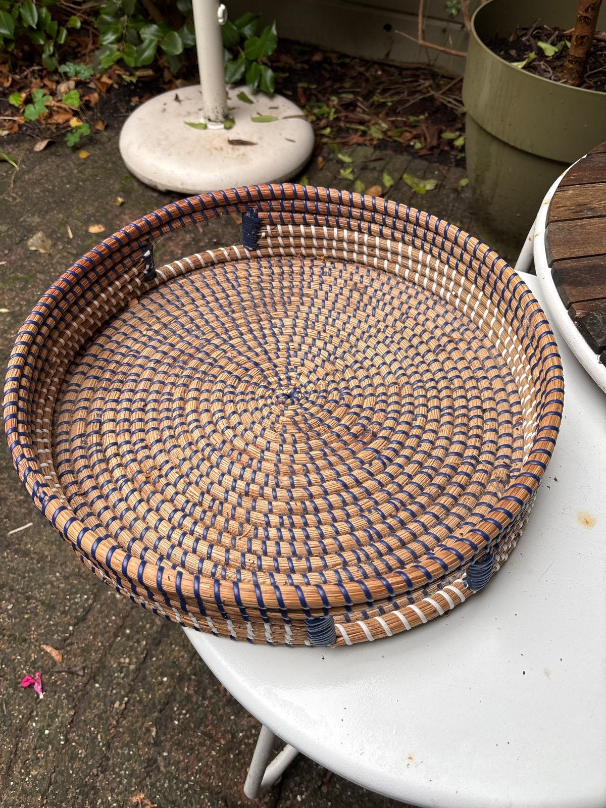 Mooi rieten dienblad of schaal, Ophalen, Gevlochten, Natuurlijk materiaal, Rond