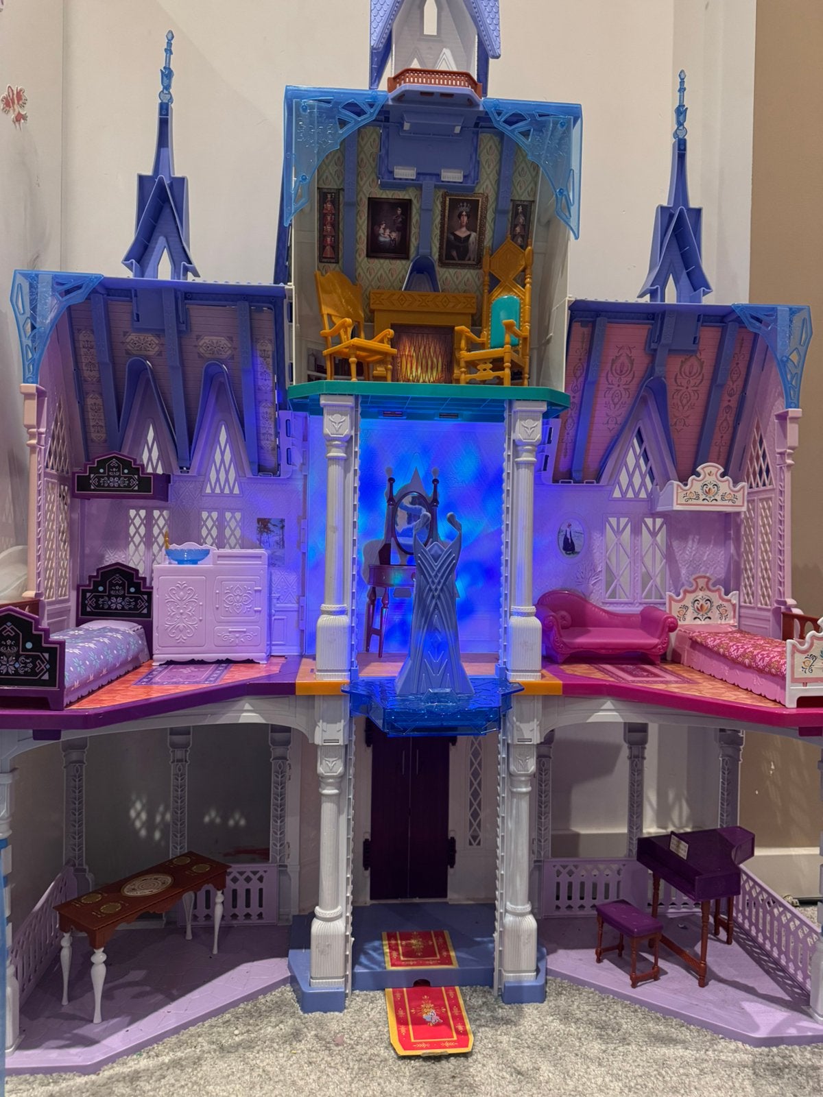 Gigantic Elsa Frozen Castle!, Verzamelen, Ophalen of Verzenden, Overige figuren, Zo goed als nieuw, Beeldje of Figuurtje