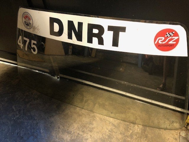 DNRT voorruit met barst , voor in mancave etc . prijs 20 eur, Ophalen, Gebruikt, Auto's