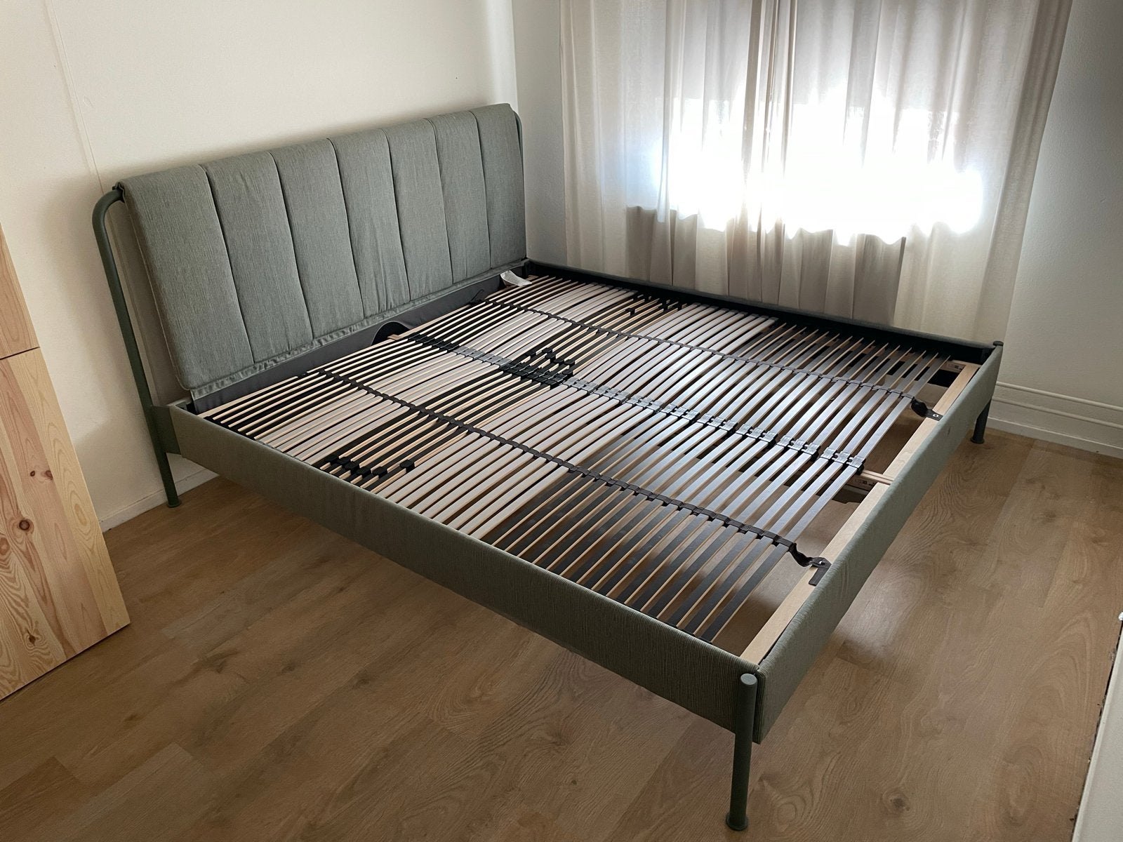 Gratis! IKEA Tallasen bed 180x200cm met Leirsund lattenbodem, Huis en Inrichting, Slaapkamer | Bedden, Ophalen, Tweepersoons, Zo goed als nieuw