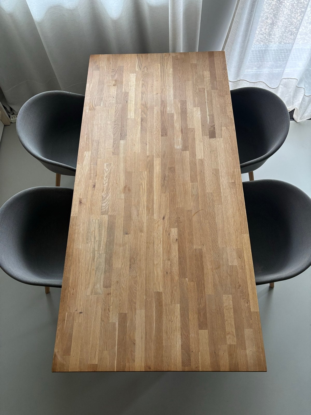 Eikenhouten eettafel met zwart metalen onderstel, Eikenhout, Zo goed als nieuw, 150 tot 200 cm, Vier personen