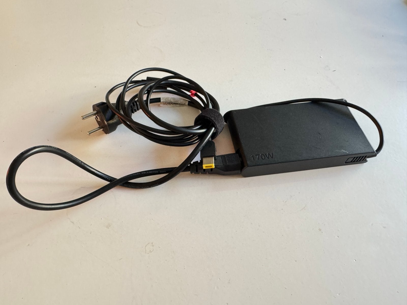 Originele Lenovo 170W Laptop Oplader - 20V 8.5A, Computers en Software, Laptop-opladers, Verzenden, Gebruikt