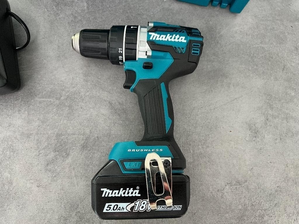 Foto 2 van MAKITA 18V ACCU BOORMACHINE + KLOPSTAND 5Ah BRUSHLESS ACTIE