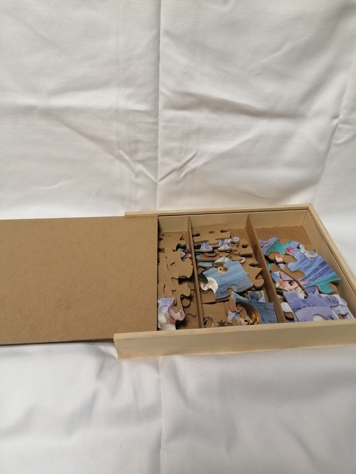 3 stevige Frozen legpuzzels in houten doos, Ophalen of Verzenden, Minder dan 500 stukjes, Gebruikt, Legpuzzel