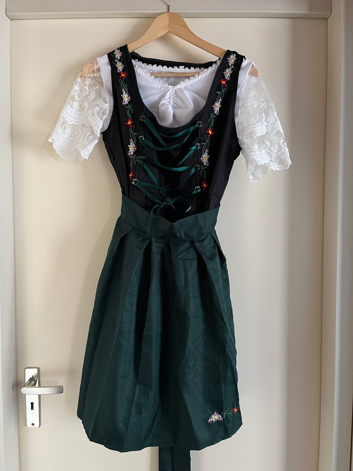Oktoberfest Dirndl nieuw L/XL, Kleding | Dames, Carnavalskleding en Feestkleding, Ophalen of Verzenden, Zo goed als nieuw, Maat 42/44 (L)