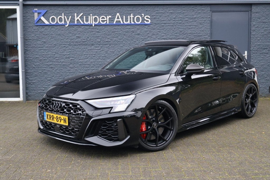Audi RS3 Sportback (400PK) Keramisch/Pano/RS uitlaat/HUD/VOL, Automaat, Gebruikt, RS3, Zwart