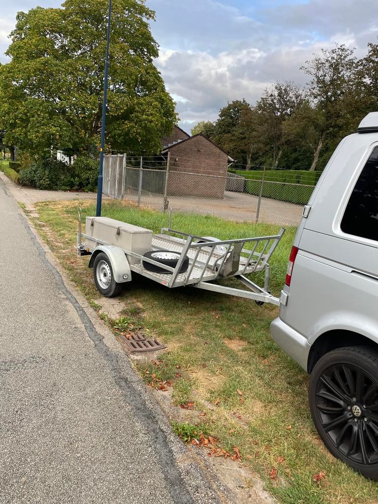 Motortrailer te huur - Inclusief spanbanden en opbergbox
