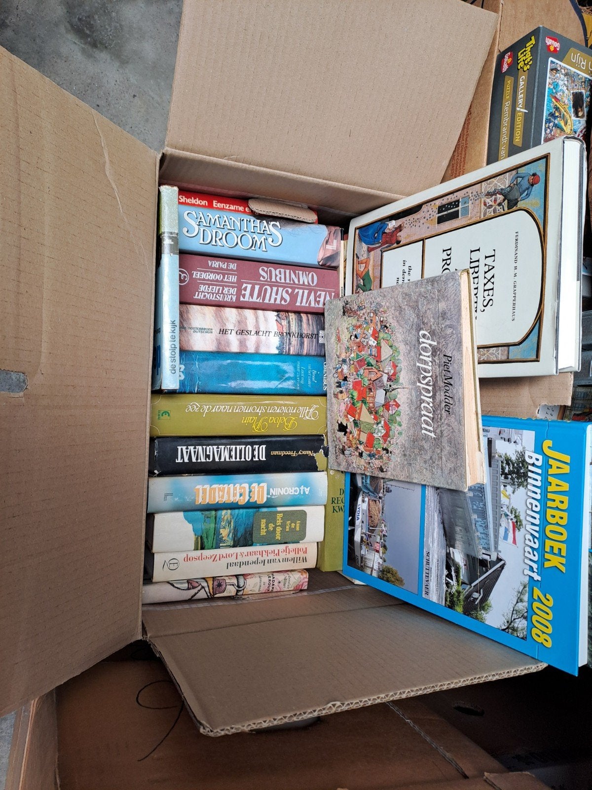 8 dozen met diverse boeken, Boeken, Overige Boeken, Gelezen, Ophalen