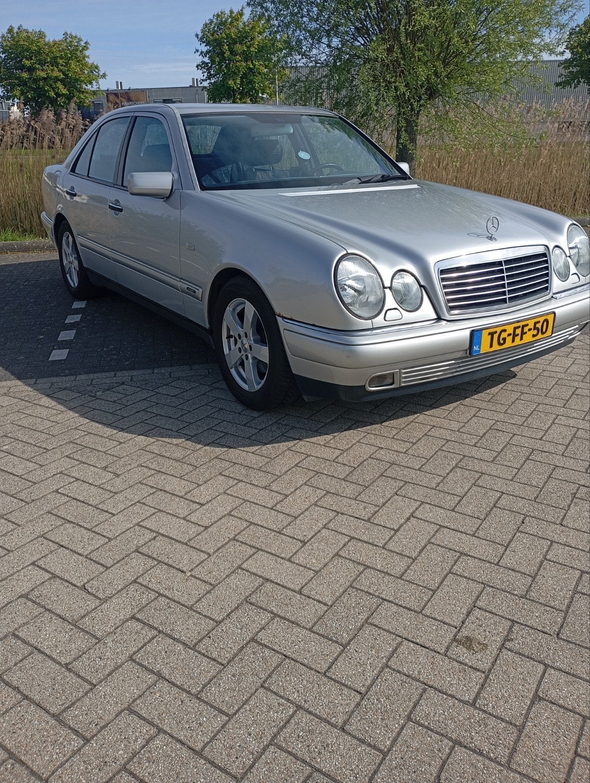 Mercedes-Benz E-Klasse 2.4 E240 Sedan Classic AUT 1998 Grijs, Ophalen, Gebruikt, Voor, Mercedes-Benz
