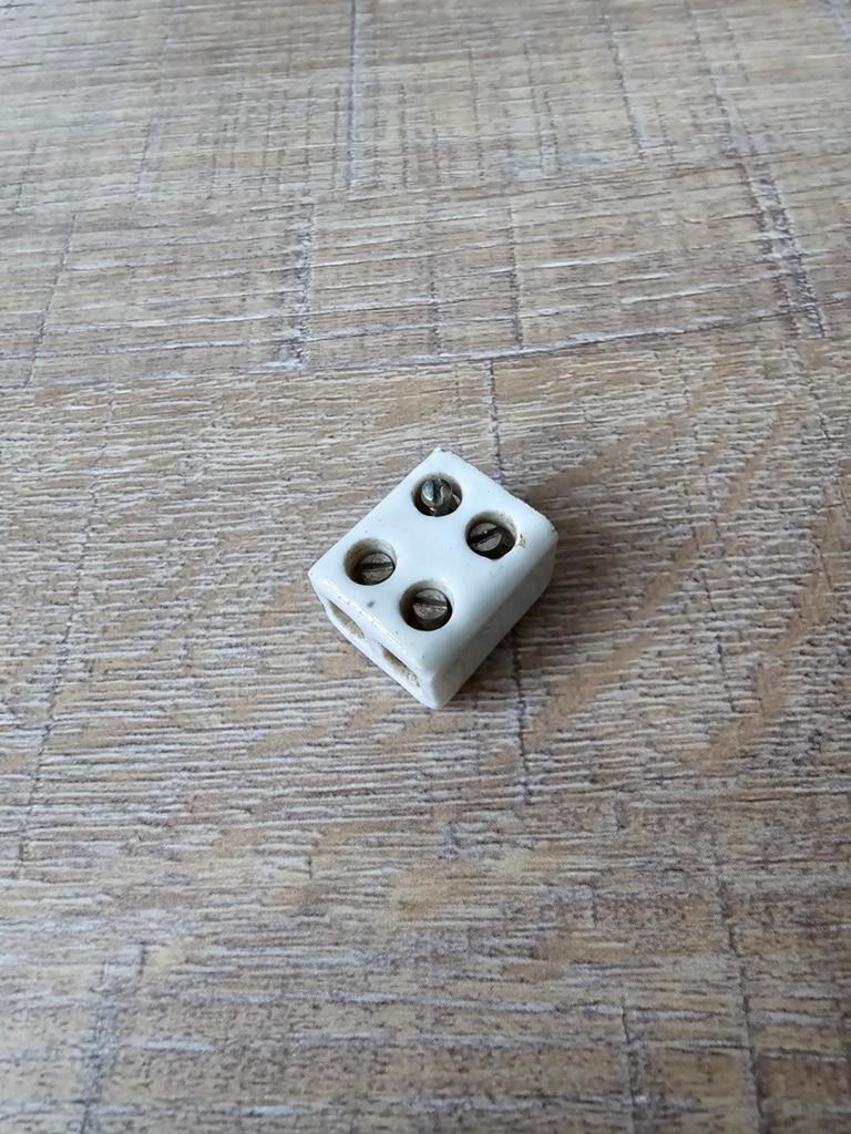 Antieke porseleinen kroonsteen €4,50, Ophalen of Verzenden