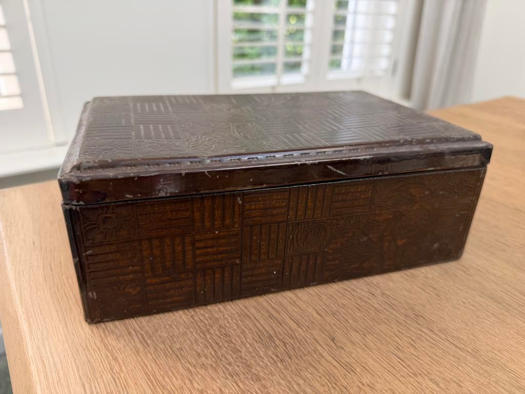 Vintage blik van Melle’s toffees en Lourdes blik/vaatje, Verzamelen, Blikken, Ophalen of Verzenden, Gebruikt, Overige