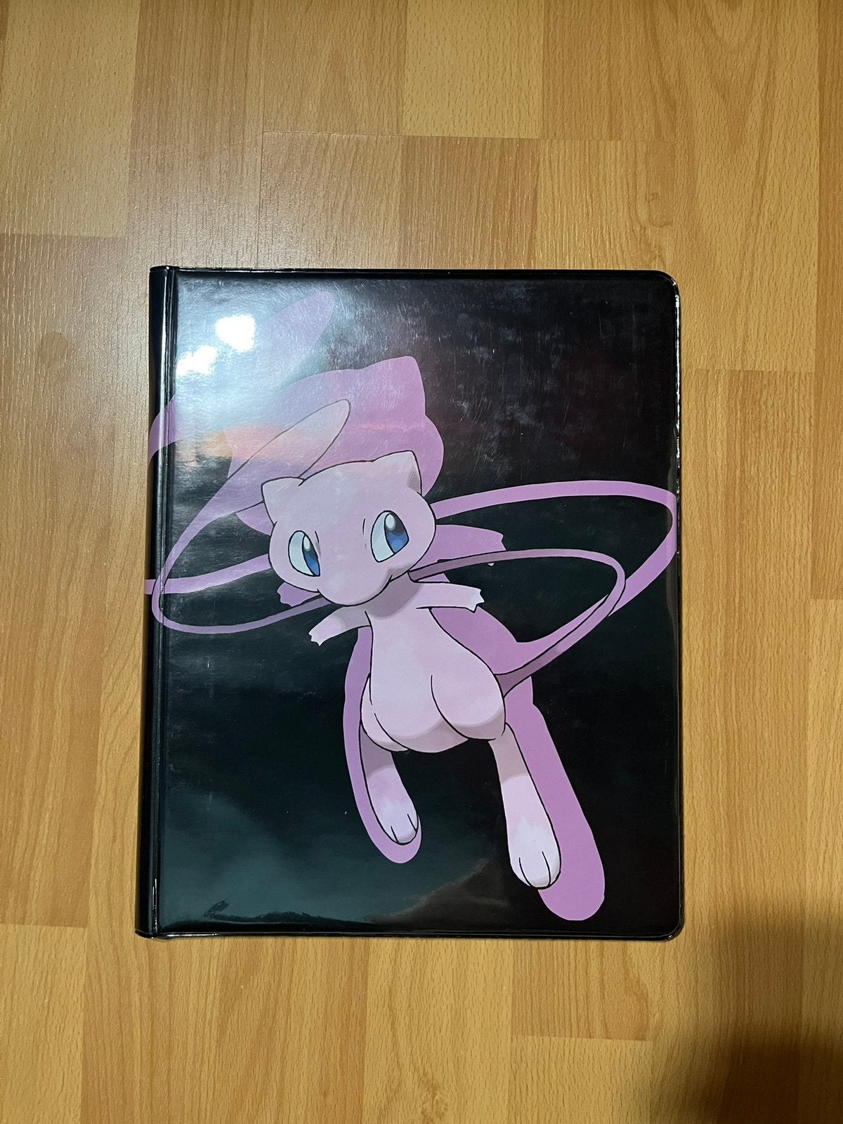 Pokemon ultra pro 9 pocker binder map mew, Hobby en Vrije tijd, Verzamelkaartspellen | Pokémon, Ophalen of Verzenden, Zo goed als nieuw