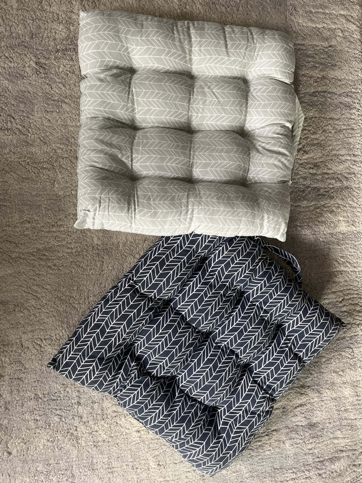 Set van 2 zitkussens met geometrisch patroon, Ophalen, Zo goed als nieuw, Grijs, Vierkant