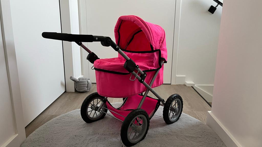 Roze poppenwagen Bayer Design - Zo goed als nieuw, Kinderen en Baby's, Speelgoed | Poppen, Ophalen, Zo goed als nieuw, Overige typen