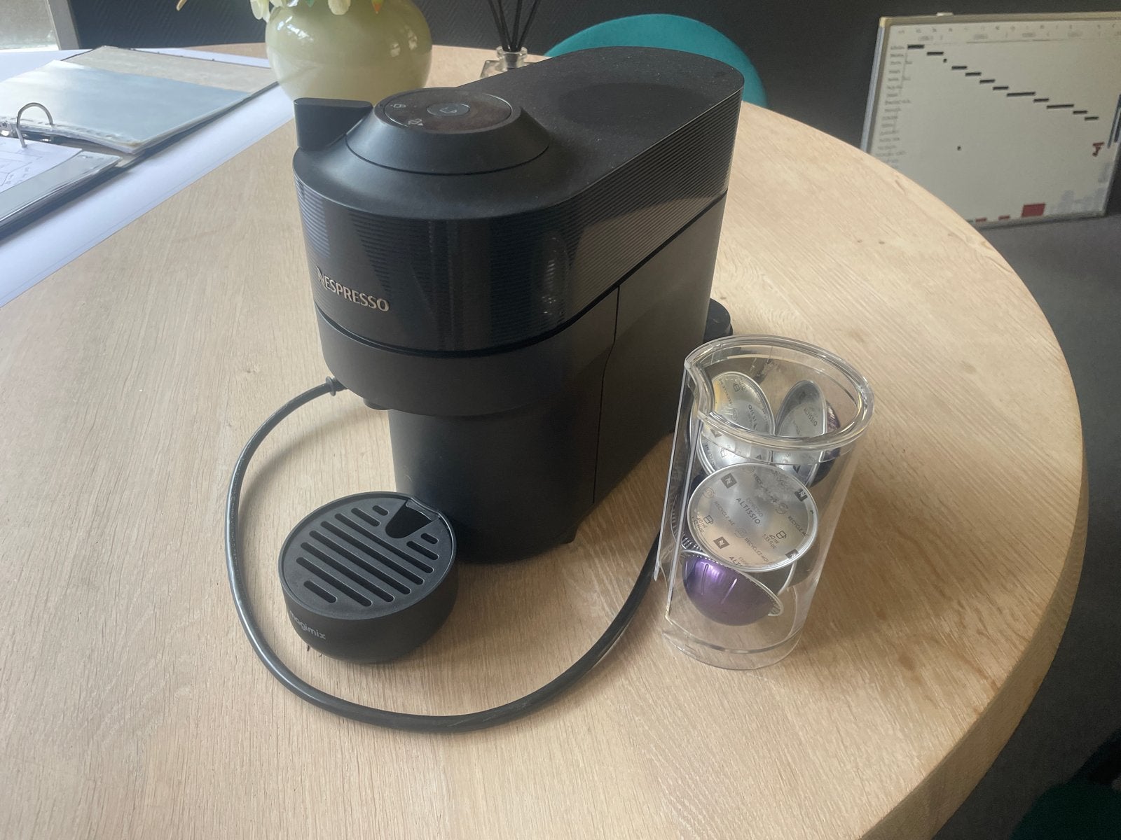 Nespresso Vertuo Next koffiemachine met capsules, Ophalen, Koffiemachine, Zo goed als nieuw, 2 tot 4 kopjes