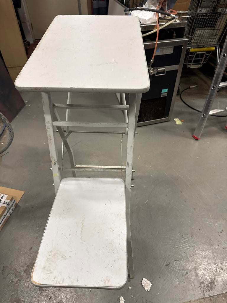 Inklapbare Projector Tafel / Bijzettafel, Huis en Inrichting, Tafels | Eettafels, Ophalen, Minder dan 50 cm, Gebruikt, 50 tot 100 cm