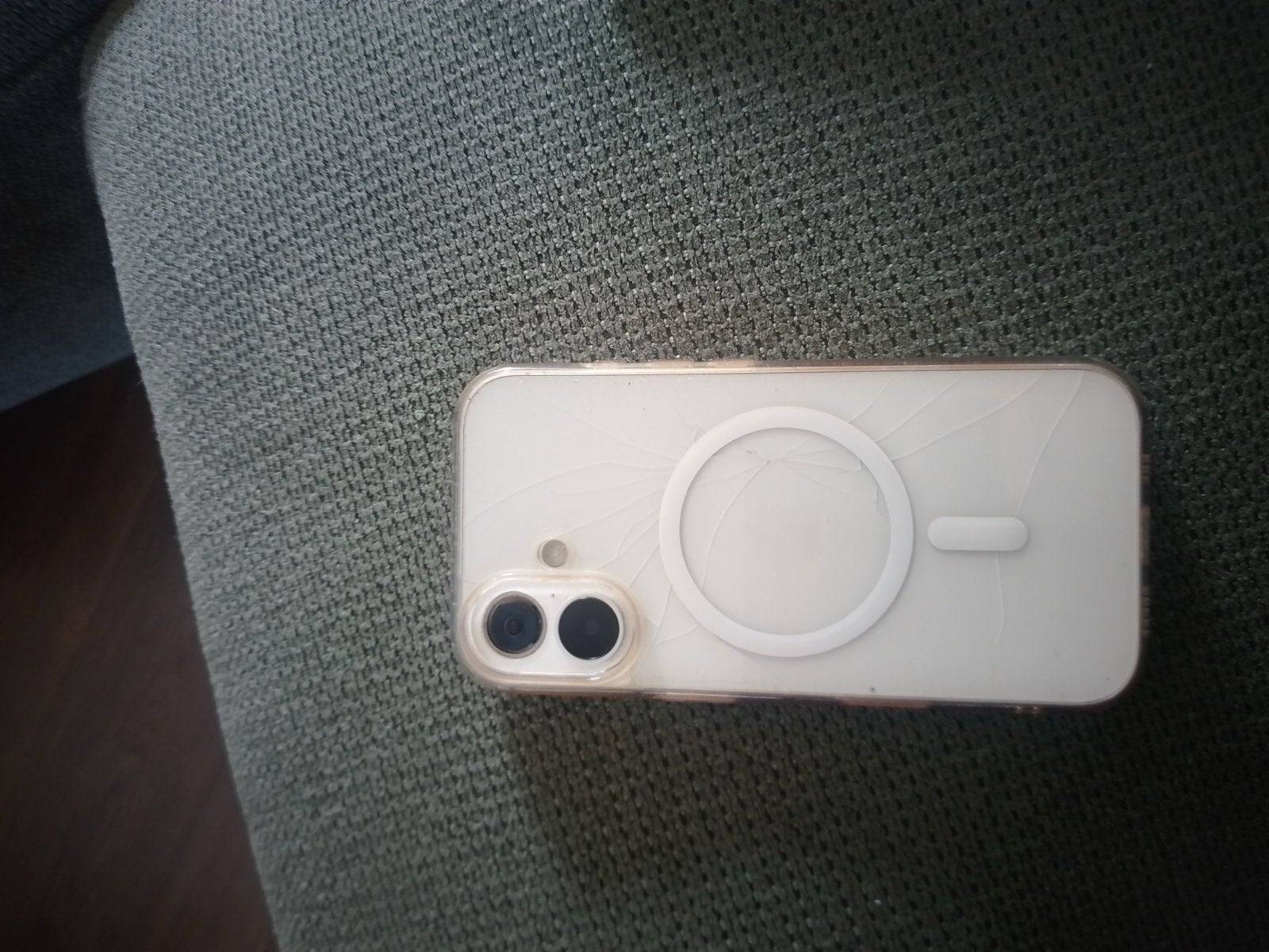 Apple iPhone 16 128GB - Achterkant gebarsten, Telecommunicatie, Ophalen, Gebruikt, 128 GB, IPhone 16