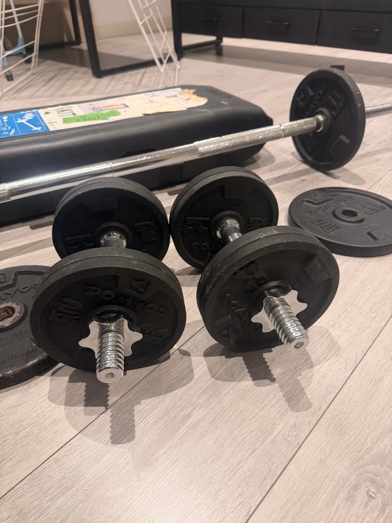 Dumbbell en Halterset met Gewichten - Domyos - dumbells, Sport en Fitness, Fitnessmaterialen, Ophalen, Gebruikt, Armen, Dumbbell