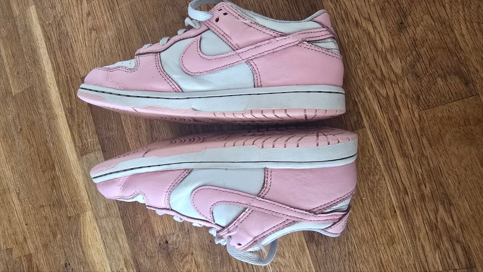 Nike Dunk Low Roze/Wit Sportschoenen Maat 34, Gebruikt, Meisje, Sportschoenen, Ophalen of Verzenden