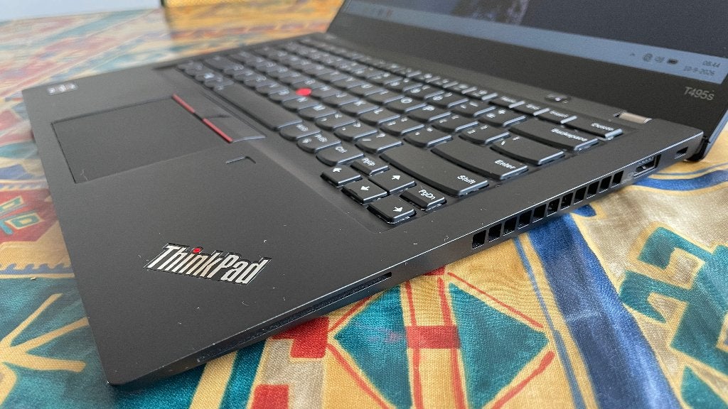Foto 4 van Lenovo Thinkpad T495s 16GB Ryzen 5 Pro