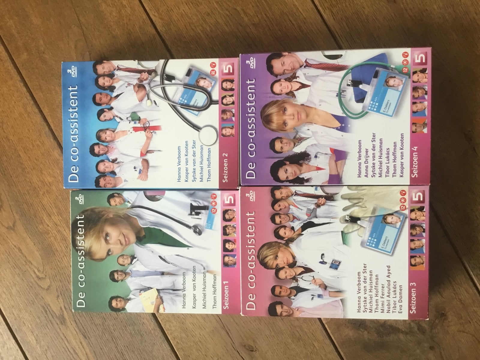 De Co-assistent DVD Box Seizoen 1, 2, 3 en 4, Gebruikt, Seizoen 1, Drama, Vanaf 12 jaar