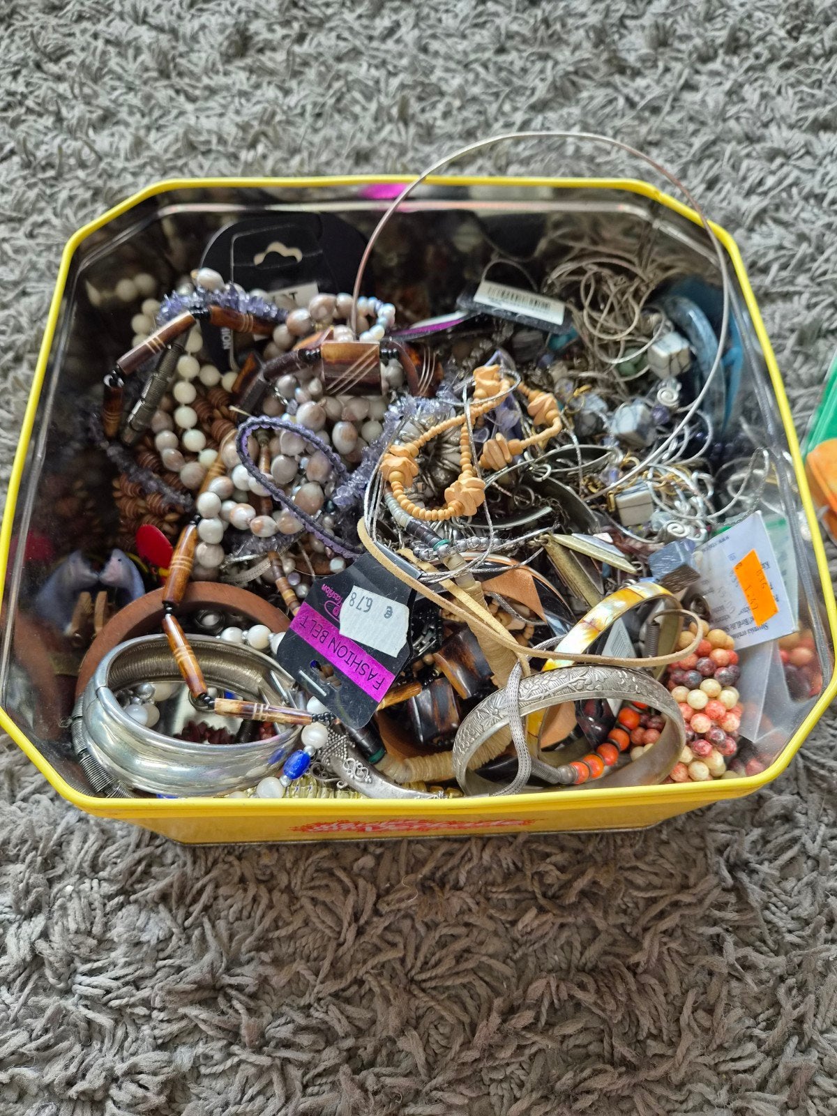 Hele bak vol met (nieuwe) kettingen en armbanden. A, Hobby en Vrije tijd, Kralen en Sieraden maken, Ophalen of Verzenden, Kraal
